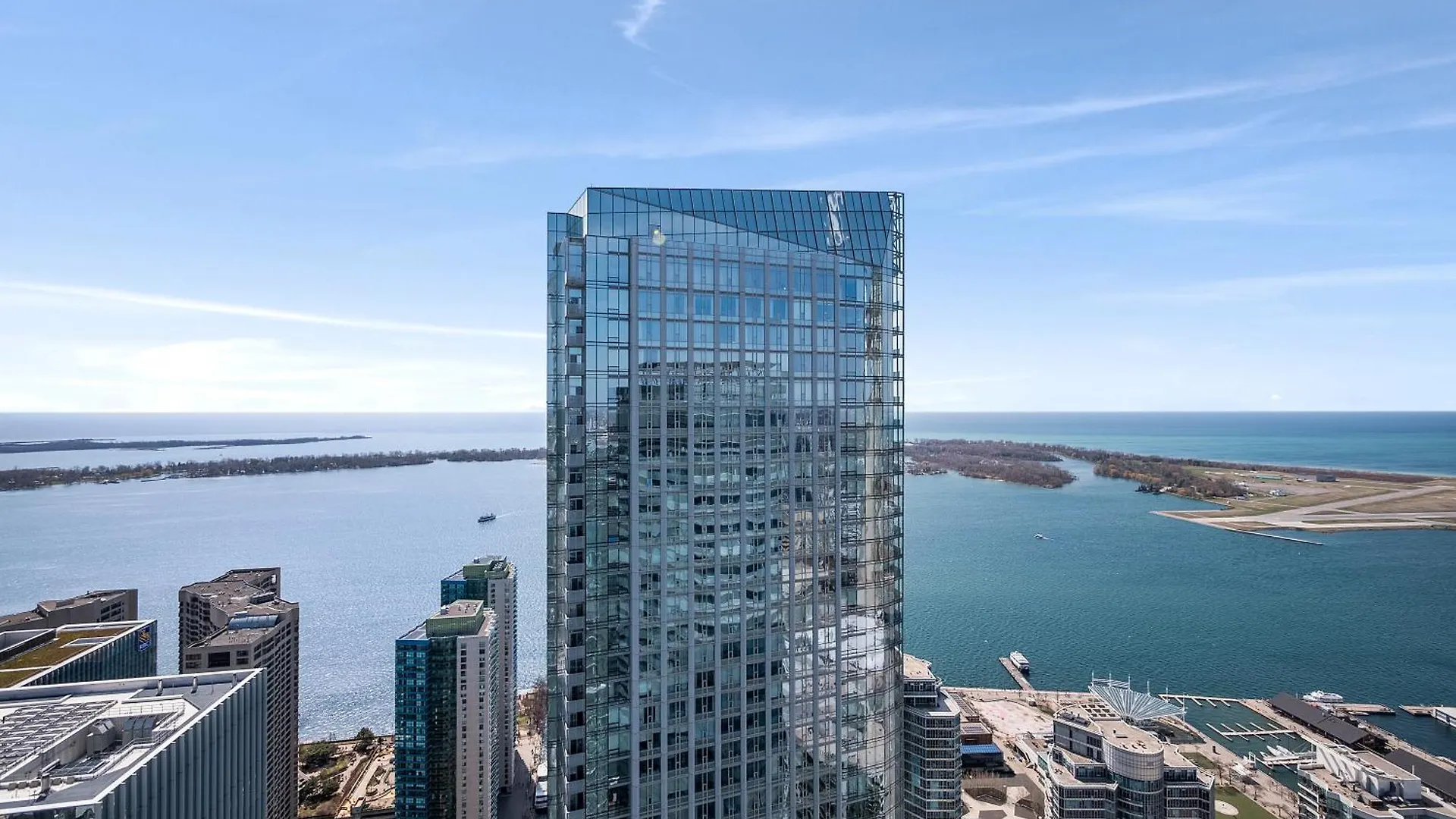 Delta Suites - Scotiabank Arena & Mtcc - Downtown Toronto Canada