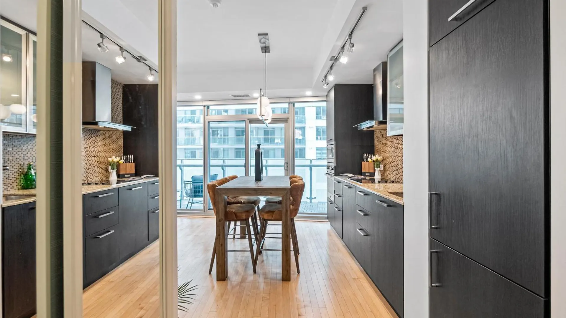 Delta Suites - Scotiabank Arena & Mtcc - Downtown Toronto 0*,