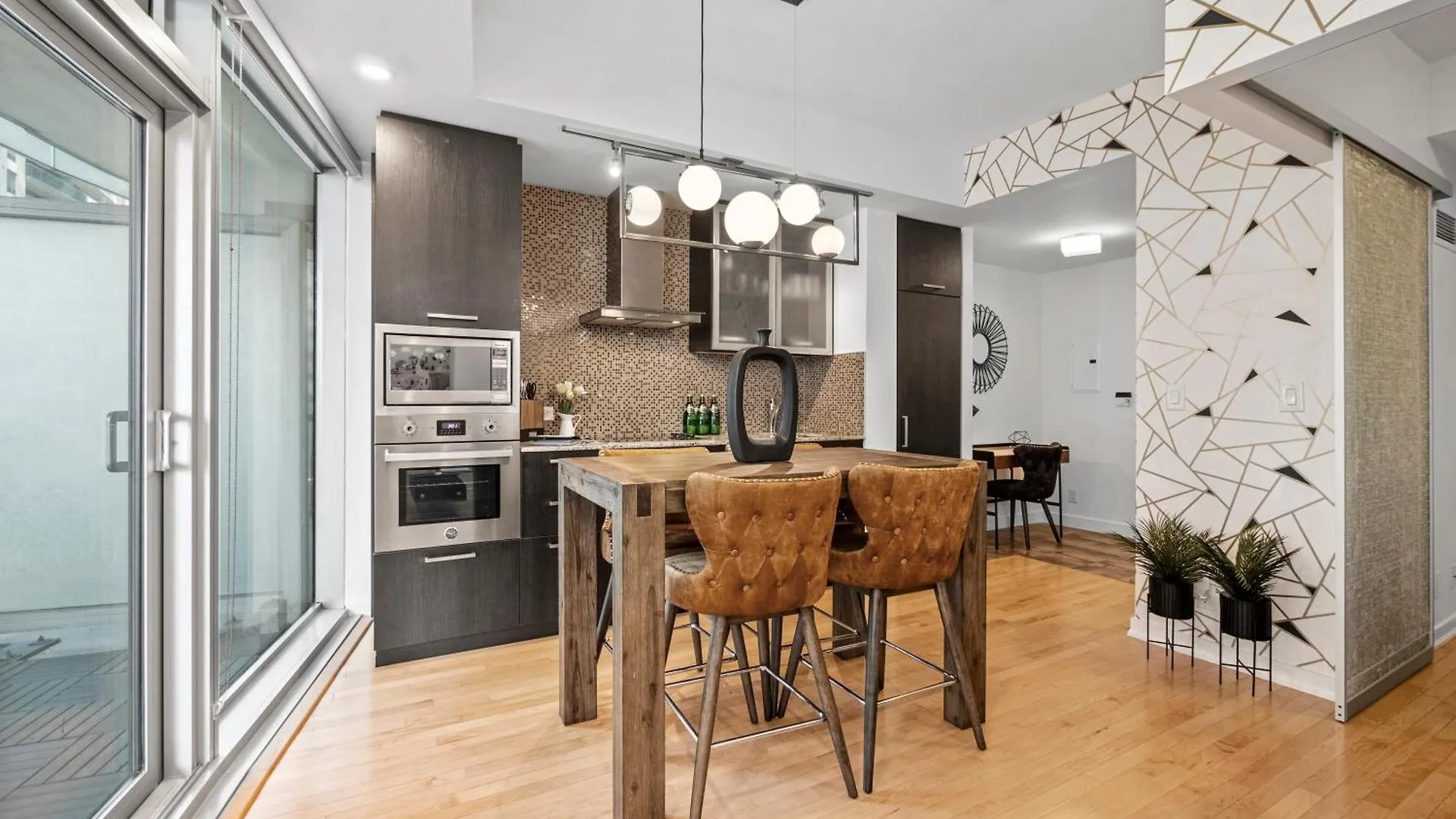Delta Suites - Scotiabank Arena & Mtcc - Downtown Toronto Apartment