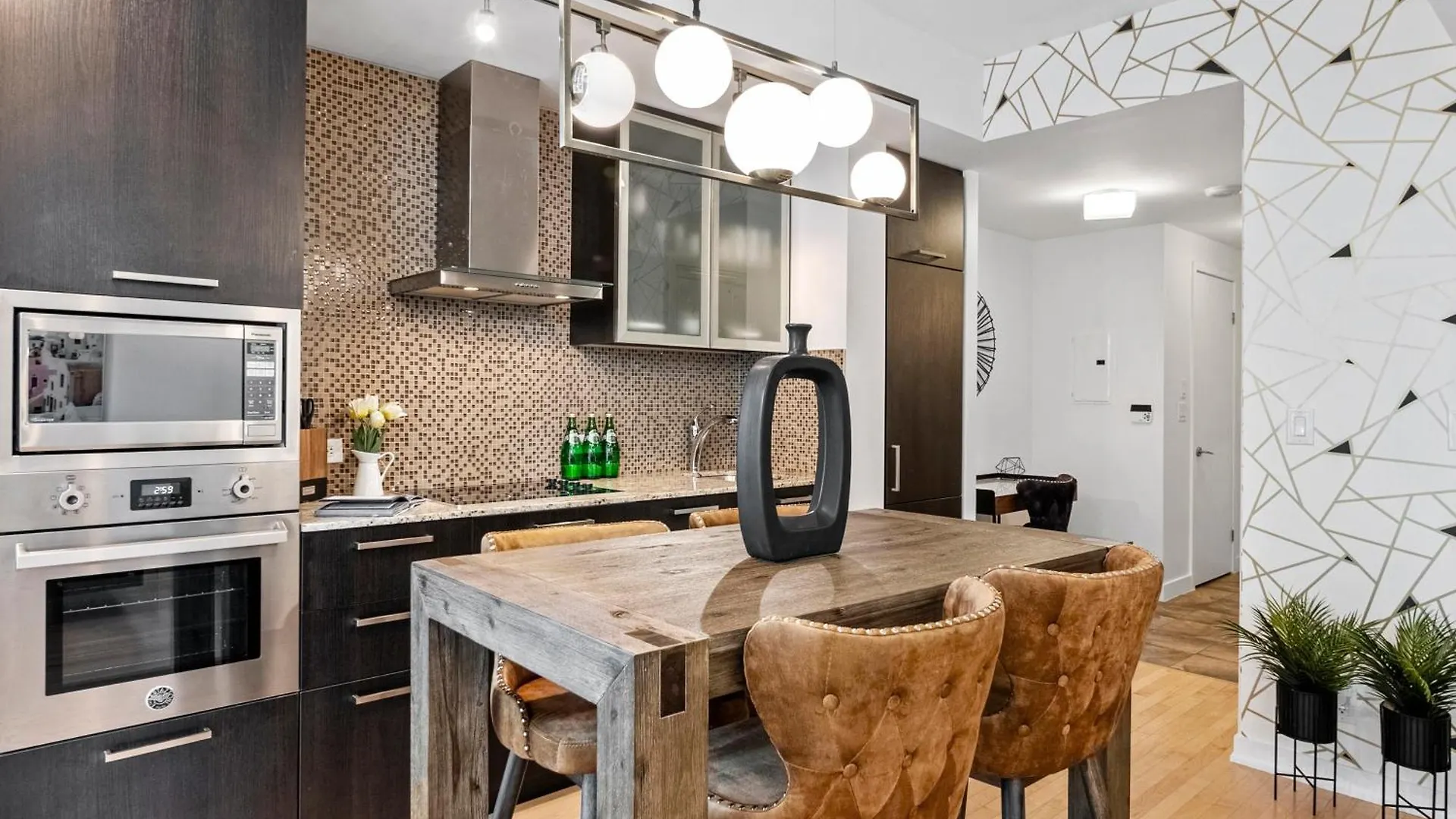 Delta Suites - Scotiabank Arena & Mtcc - Downtown Toronto Apartment