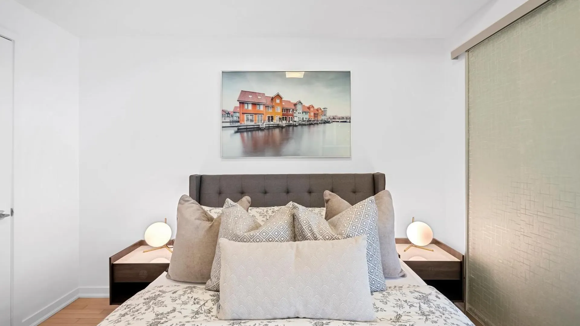 Delta Suites - Scotiabank Arena & Mtcc - Downtown Toronto