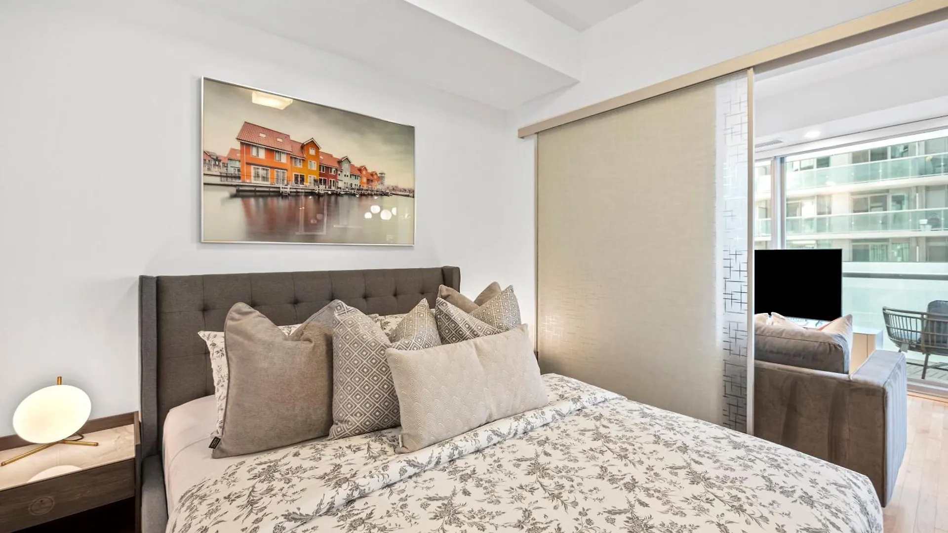 Delta Suites - Scotiabank Arena & Mtcc - Downtown Toronto 0*,  Canada