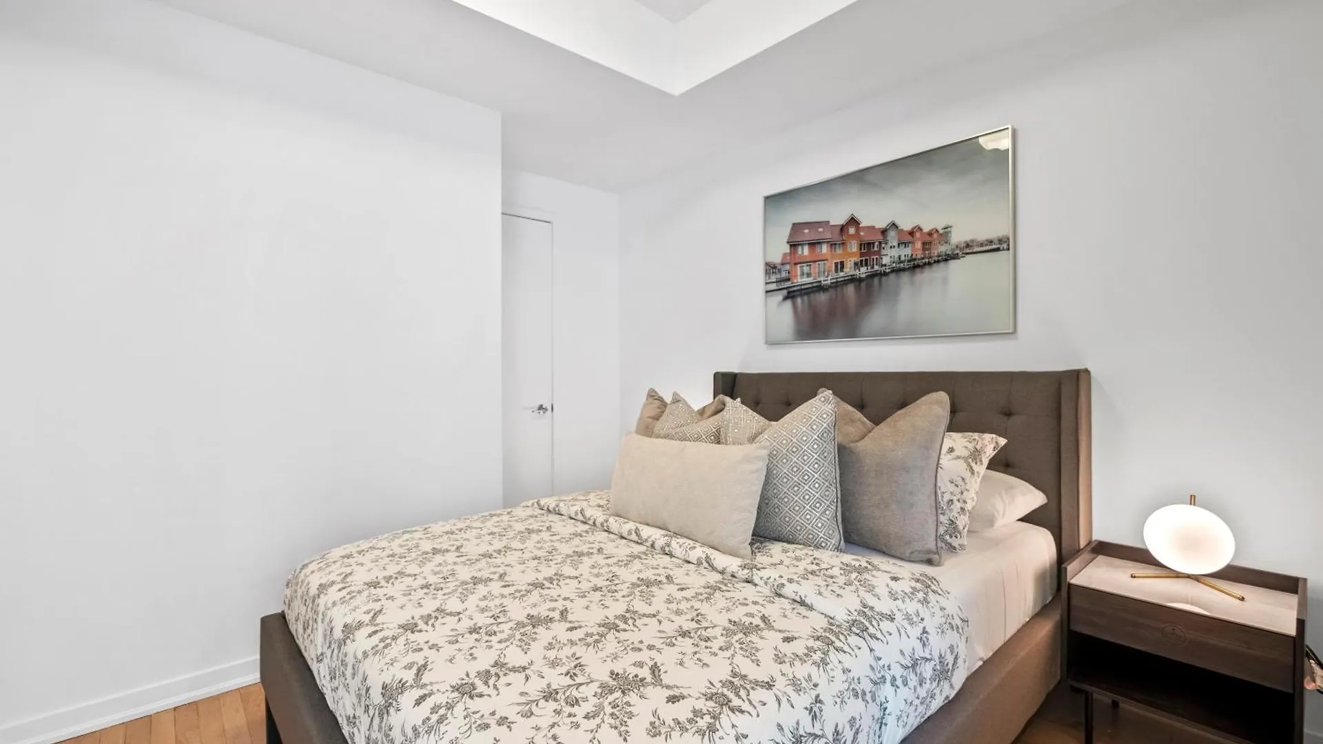 Delta Suites - Scotiabank Arena & Mtcc - Downtown Toronto Apartment