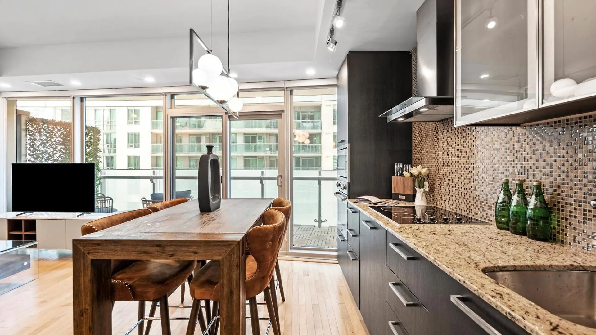 Delta Suites - Scotiabank Arena & Mtcc - Downtown Toronto