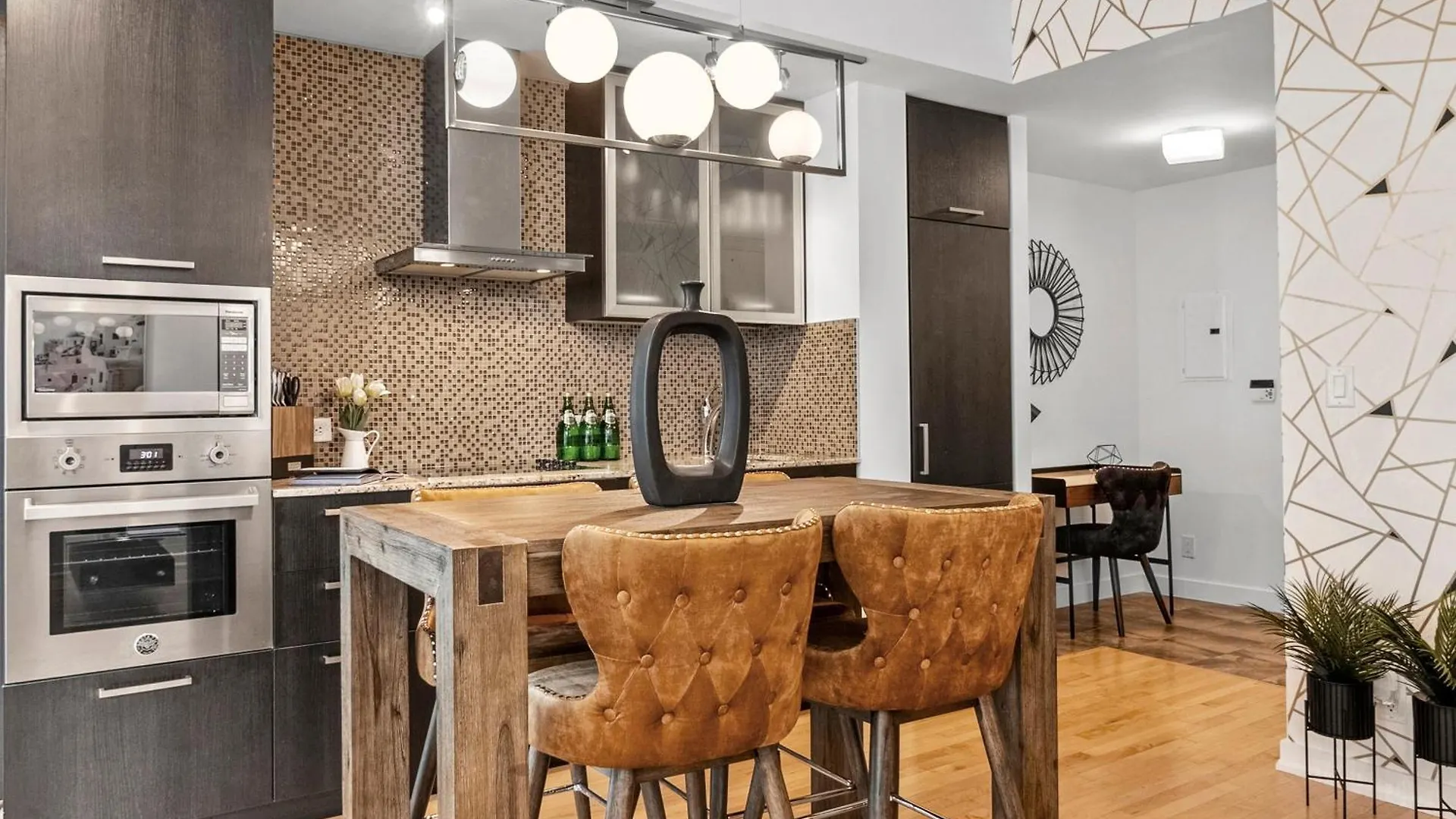 Delta Suites - In Downtown Toronto, Opposite Scotiabank Arena, Cn Tower, Rogers Centre & Mtcc 0*, Toronto Canada